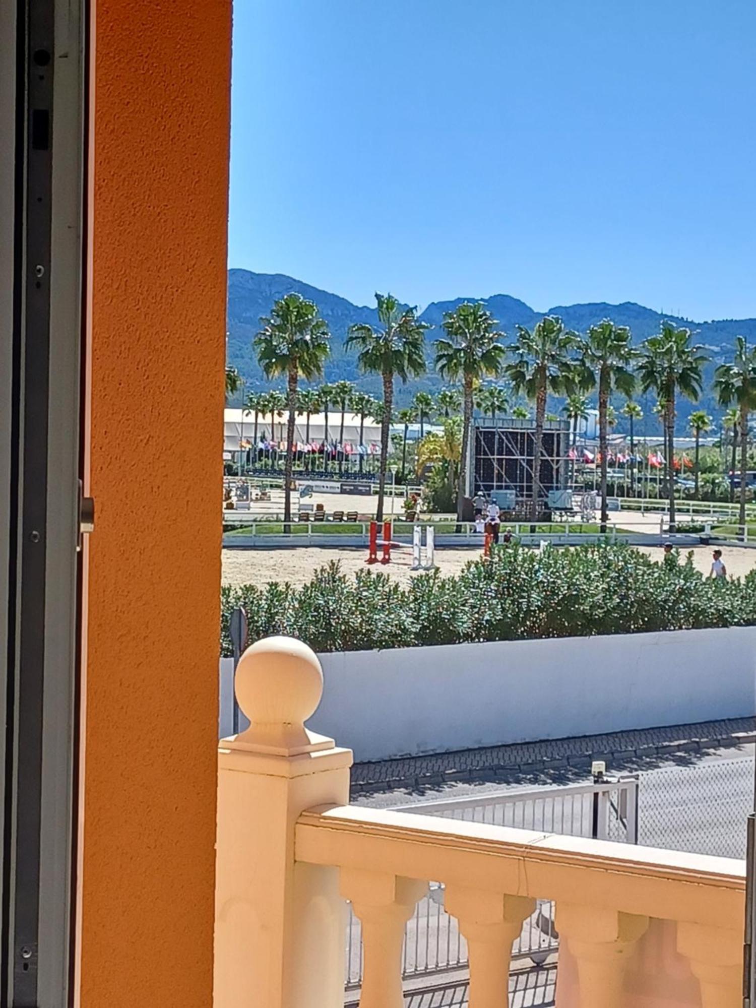 Oliva Nova Flat In Front Of Met Exterior foto